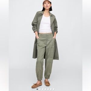 NWT GAP Mid-Rise Downtown Khaki Cargo Joggers Mesculen Green Size Small Petite